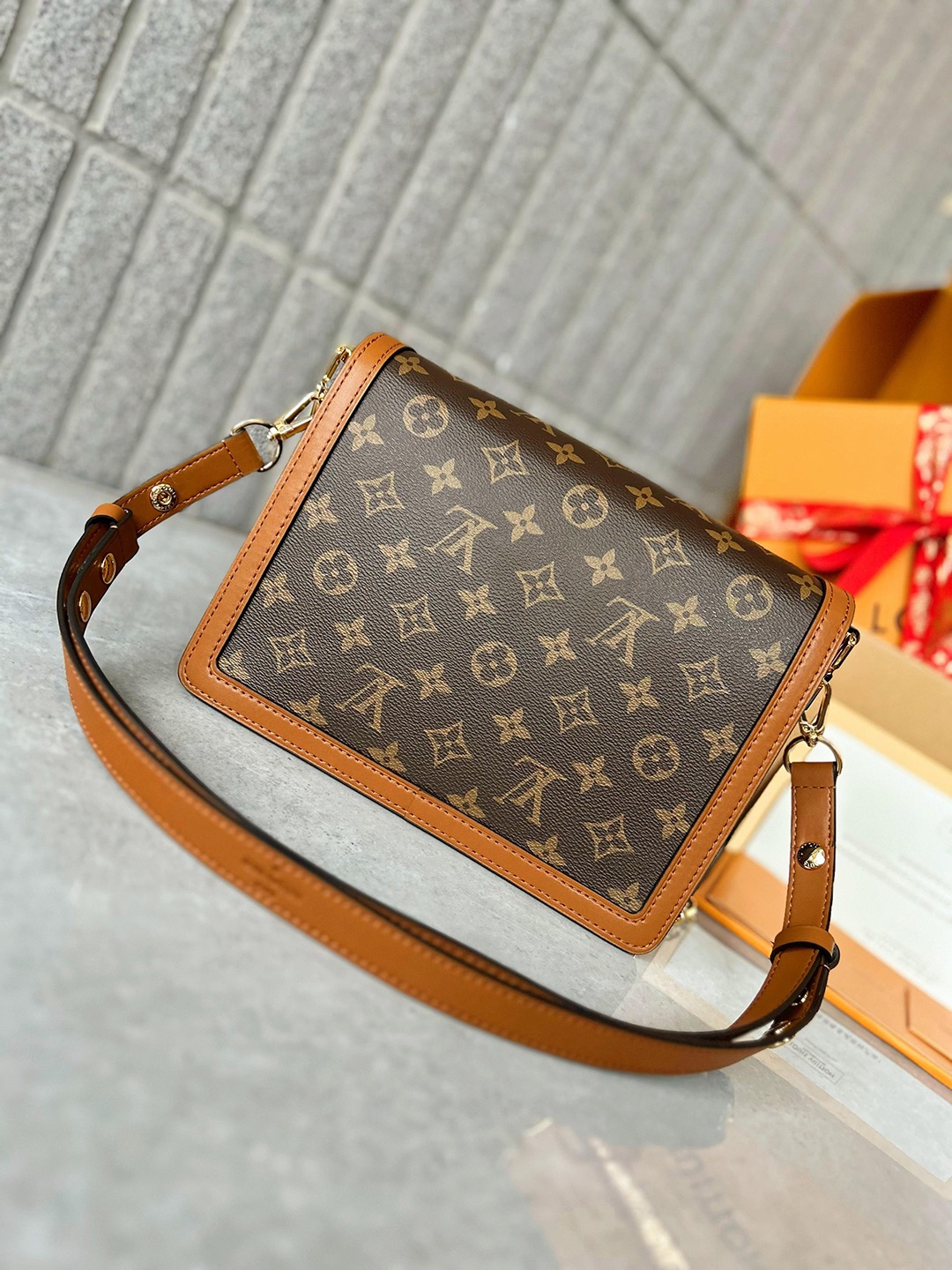 L0vis Vvtt0n Dauphine