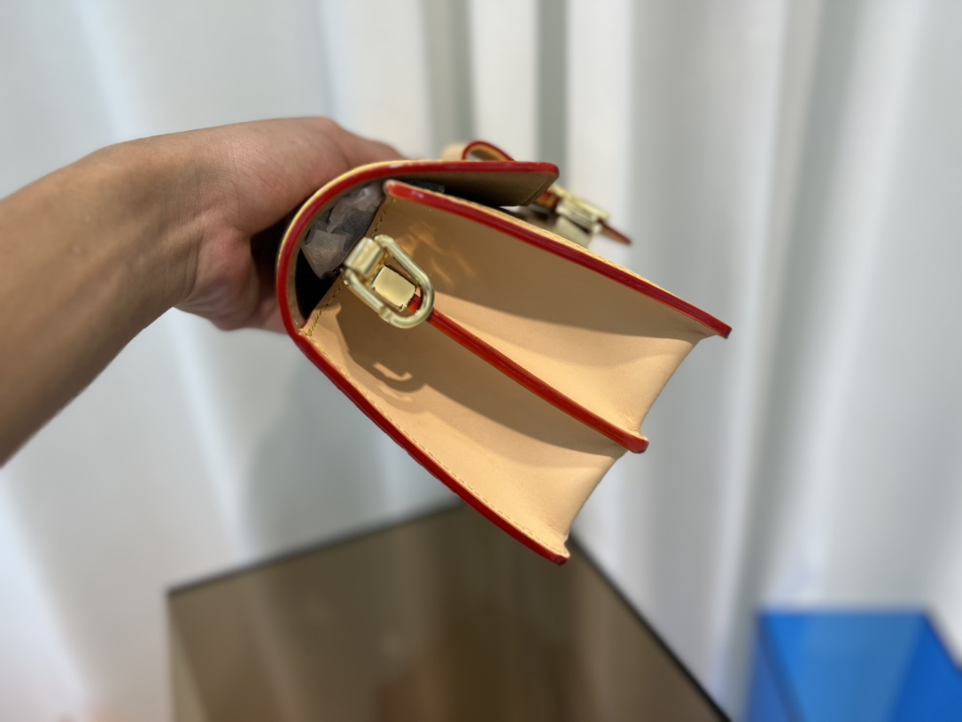 L0vis Vvtt0n Dauphine