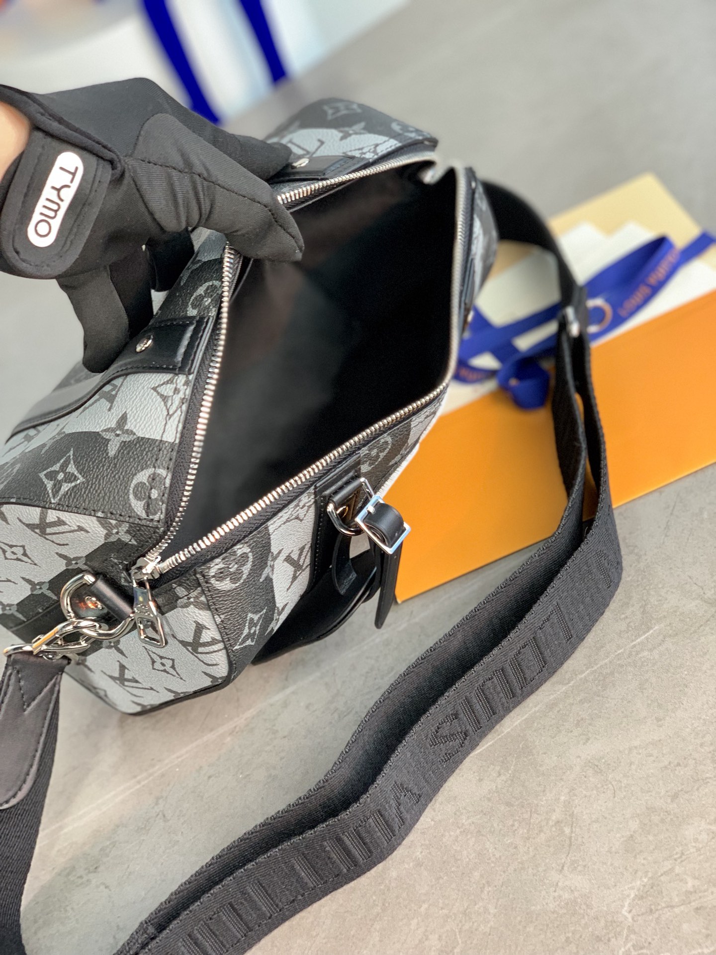 L0vis Vvtt0n Keepall