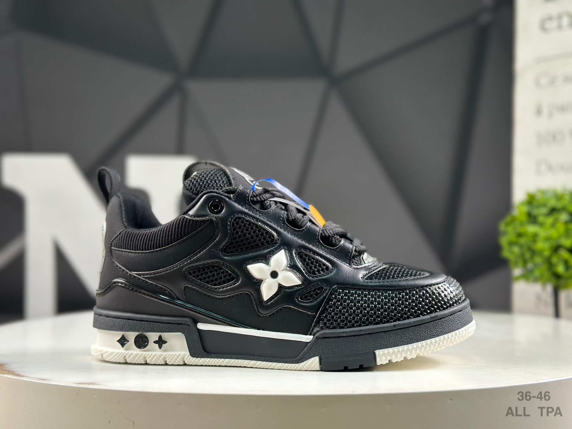 LV Stylish Low-Top Sneakers: Elevate Your Footwear Game