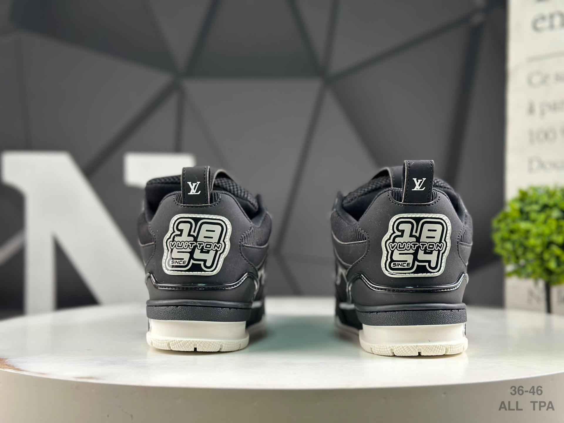 LV Stylish Low-Top Sneakers: Elevate Your Footwear Game