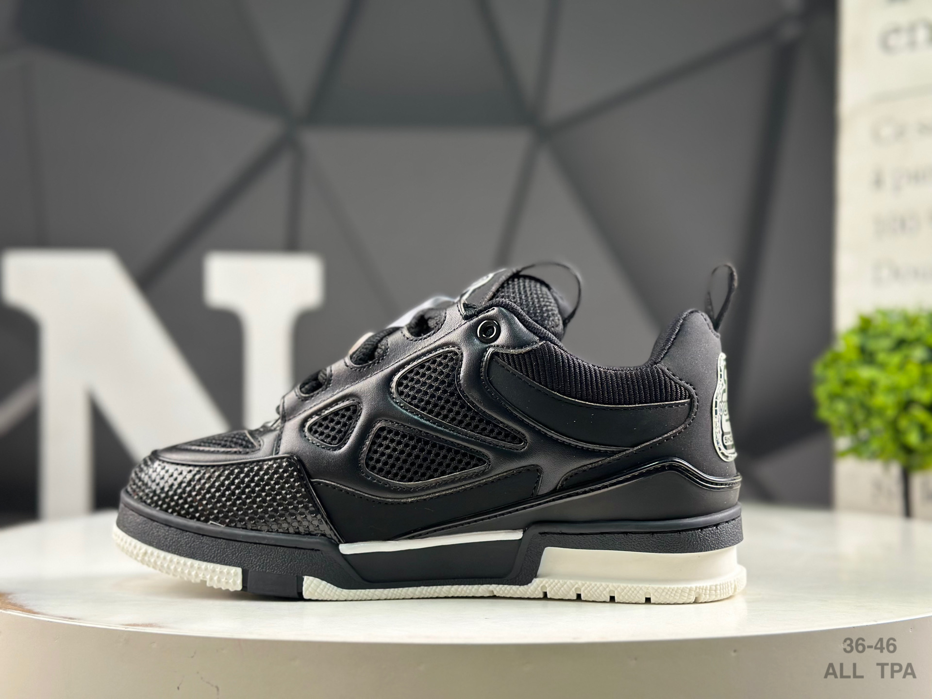 LV Stylish Low-Top Sneakers: Elevate Your Footwear Game