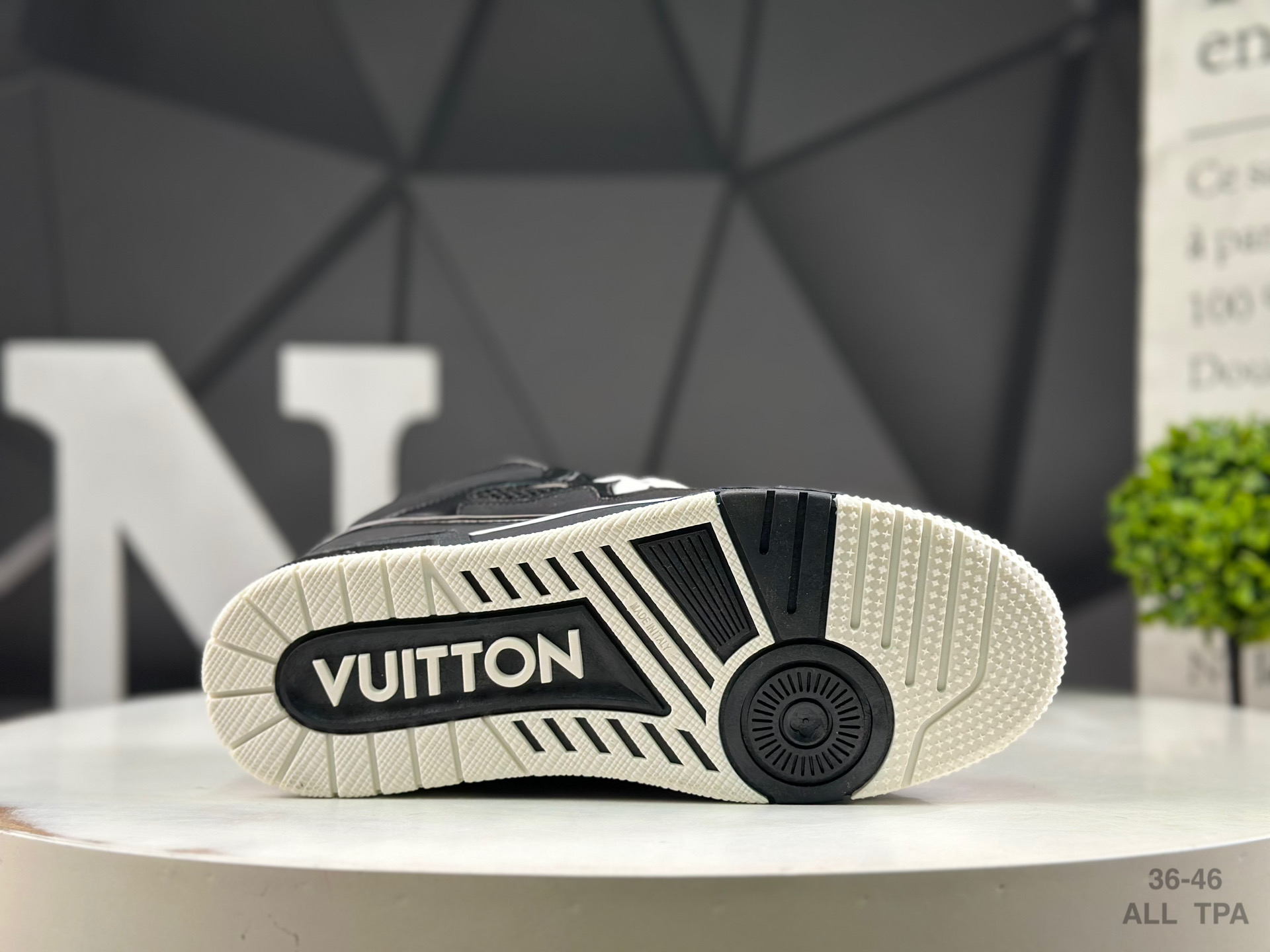 LV Stylish Low-Top Sneakers: Elevate Your Footwear Game