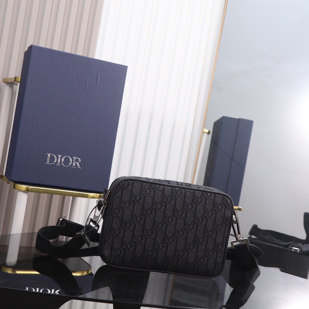 D10r Black Oblique Knit Round Triple Bird Bag