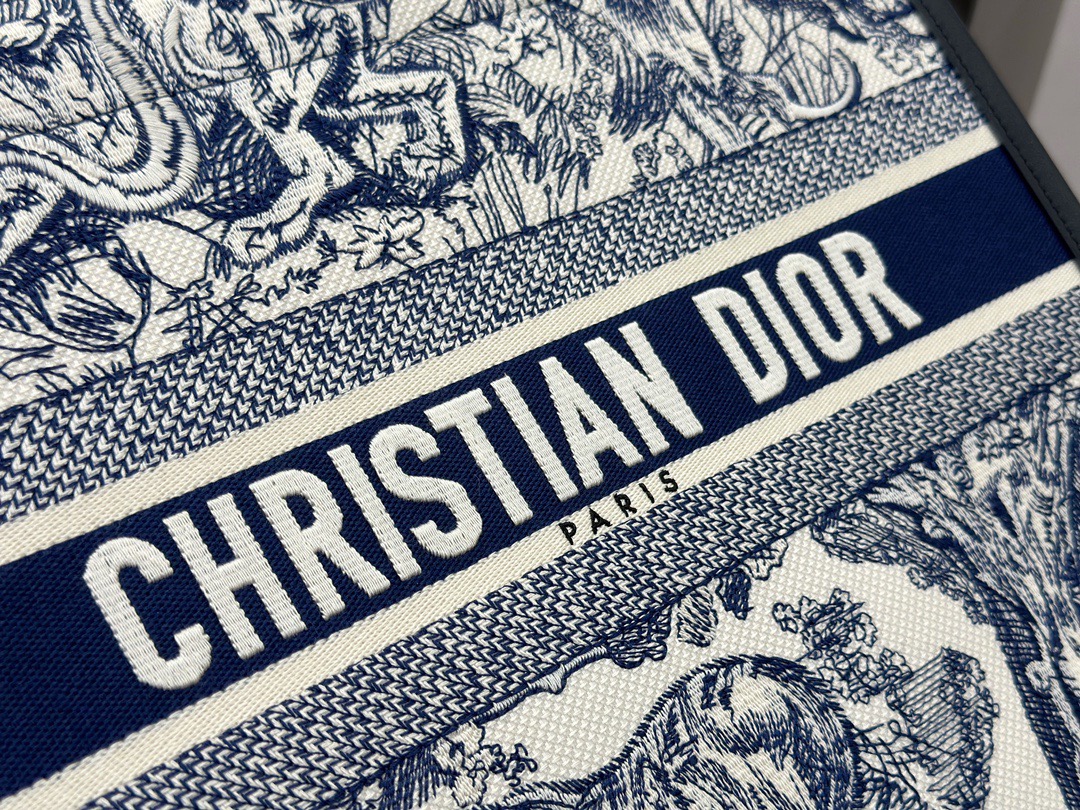 New D10r Blue and White Tiger Leather Tote Bag