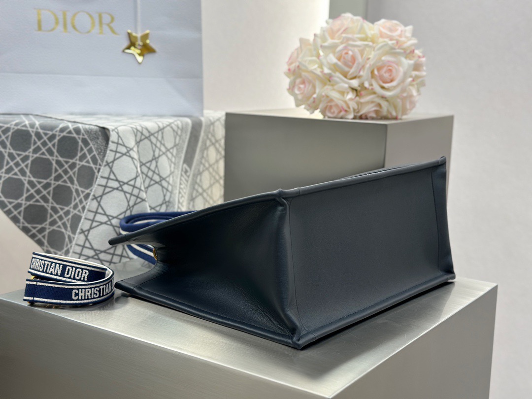 New D10r Blue and White Tiger Leather Tote Bag