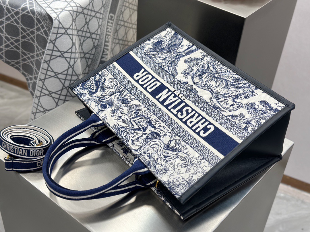 New D10r Blue and White Tiger Leather Tote Bag