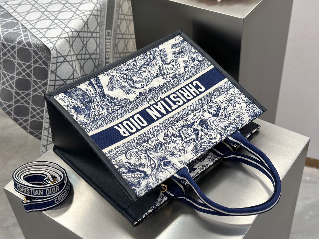 New D10r Blue and White Tiger Leather Tote Bag